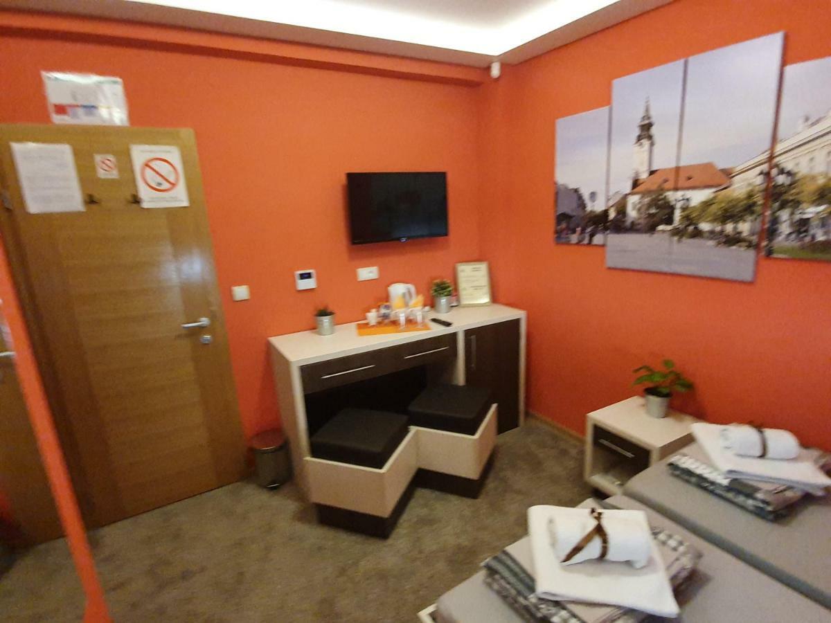 Oldbrick Pub Hotel Сомбор Екстериор снимка