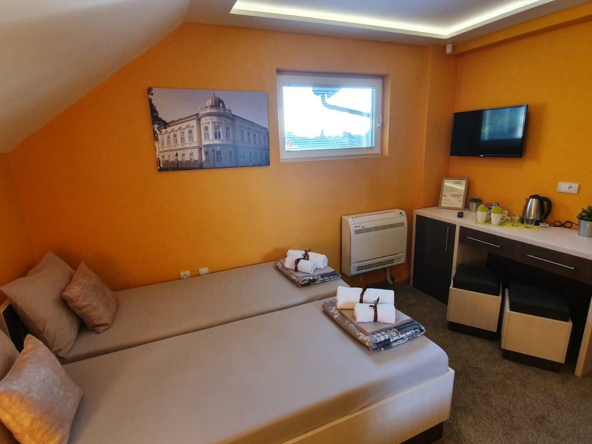 Oldbrick Pub Hotel Сомбор Екстериор снимка