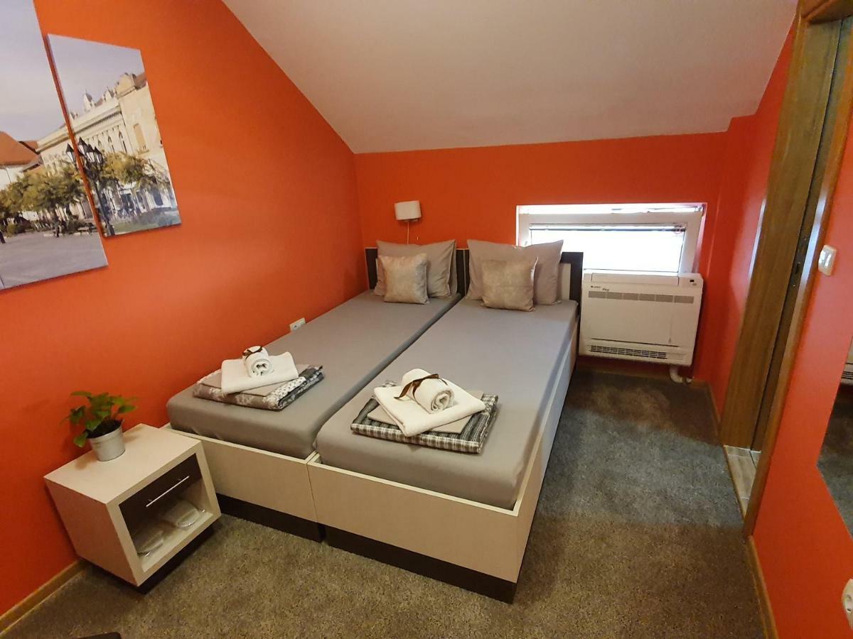 Oldbrick Pub Hotel Сомбор Екстериор снимка