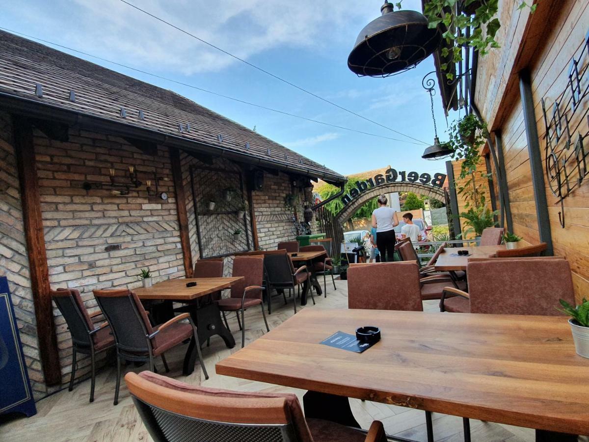 Oldbrick Pub Hotel Сомбор Екстериор снимка