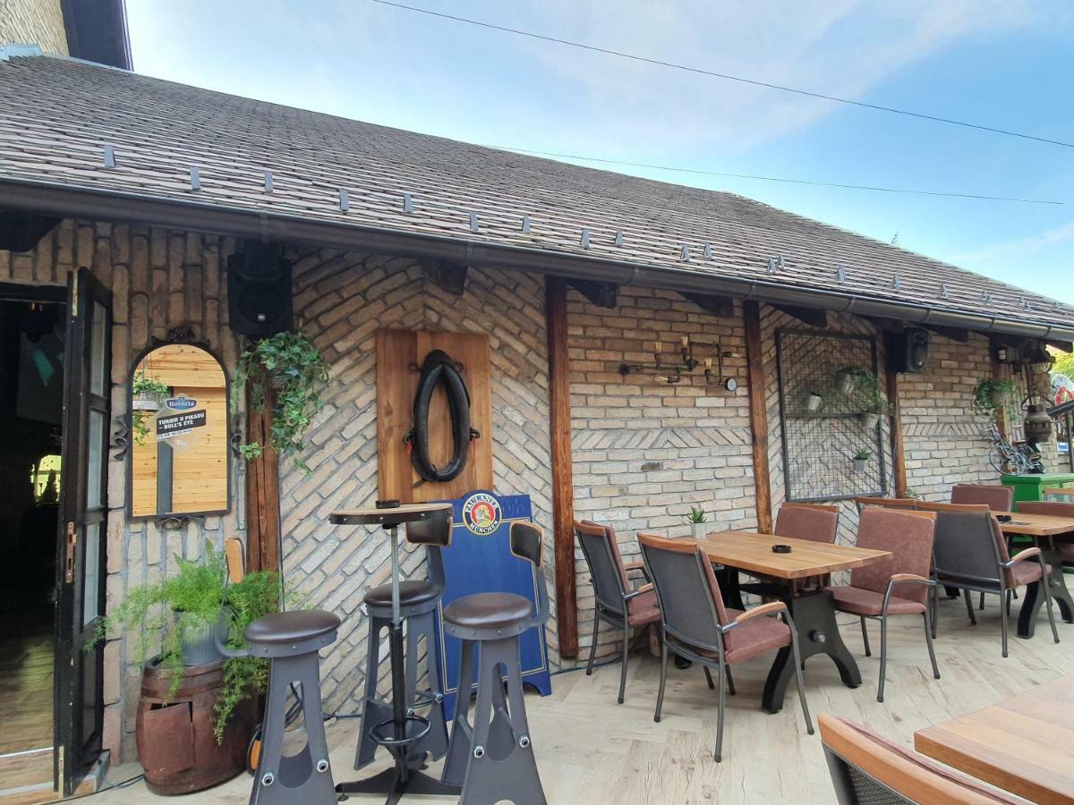 Oldbrick Pub Hotel Сомбор Екстериор снимка