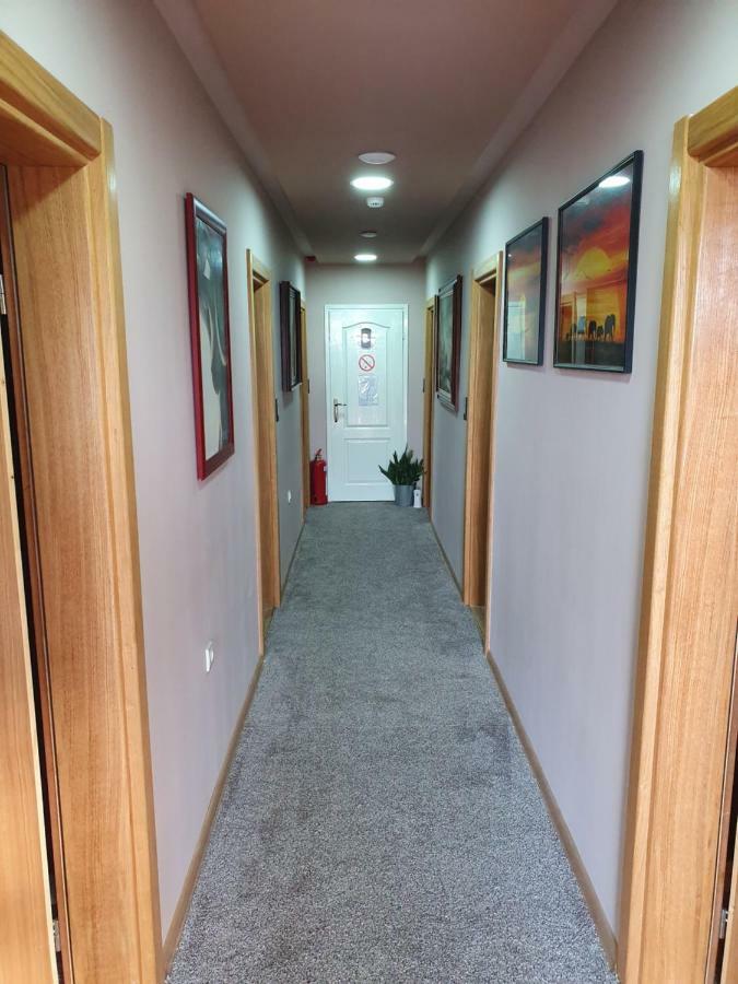 Oldbrick Pub Hotel Сомбор Екстериор снимка