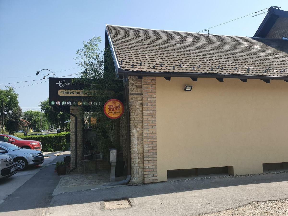 Oldbrick Pub Hotel Сомбор Екстериор снимка